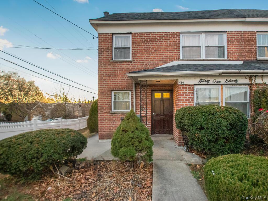 #2 photo, 4190 E Tremont Avenue, Bronx , NY 10465