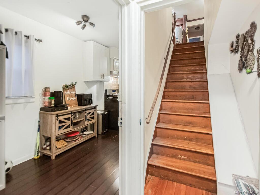 #3 photo, 4190 E Tremont Avenue, Bronx , NY 10465