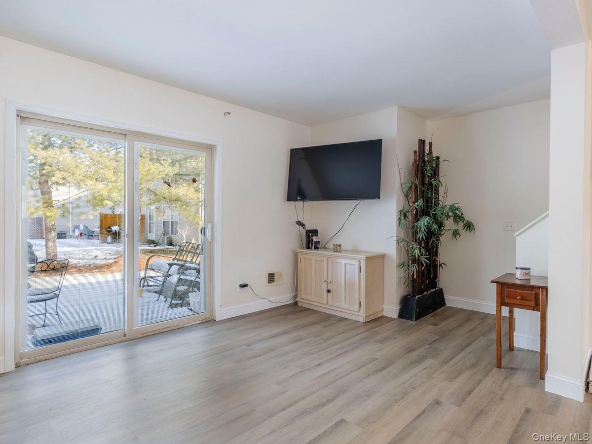 #7 photo, 15 Troy Lane, Highland , NY 12528