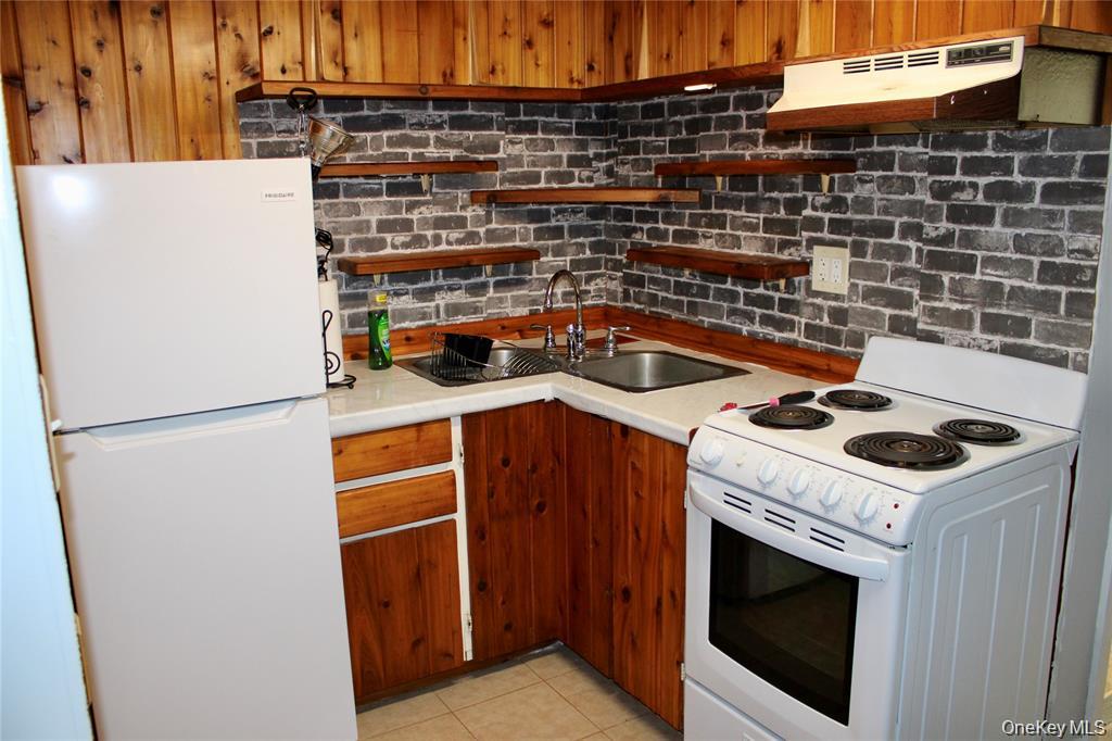 #3 photo, 24 Chestnut Lane, Newburgh , NY 12550