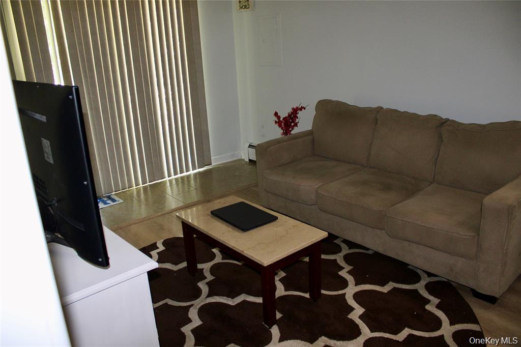 #5 photo, 24 Chestnut Lane, Newburgh , NY 12550