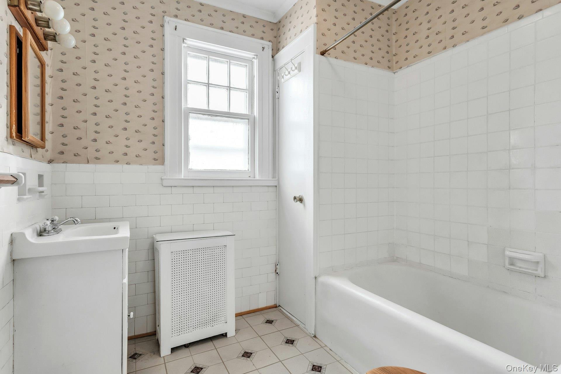 #15 photo, 88-30 79th Avenue, Glendale , NY 11385