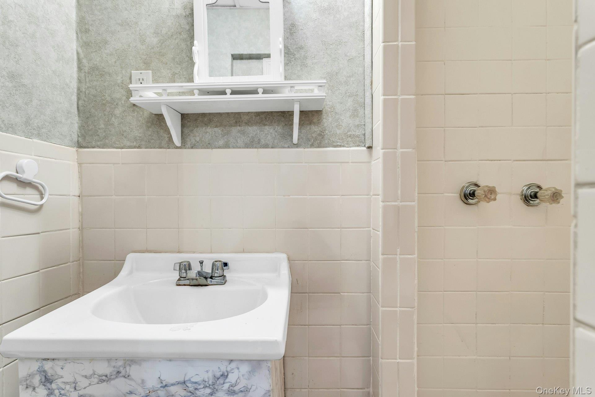 #8 photo, 88-30 79th Avenue, Glendale , NY 11385