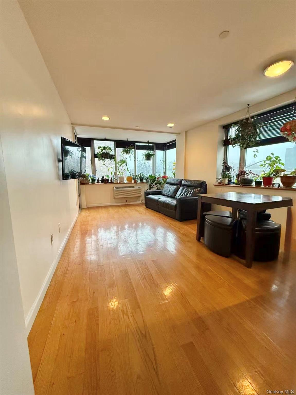 #1 photo, 63-14 Queens Boulevard, Woodside , NY 11377