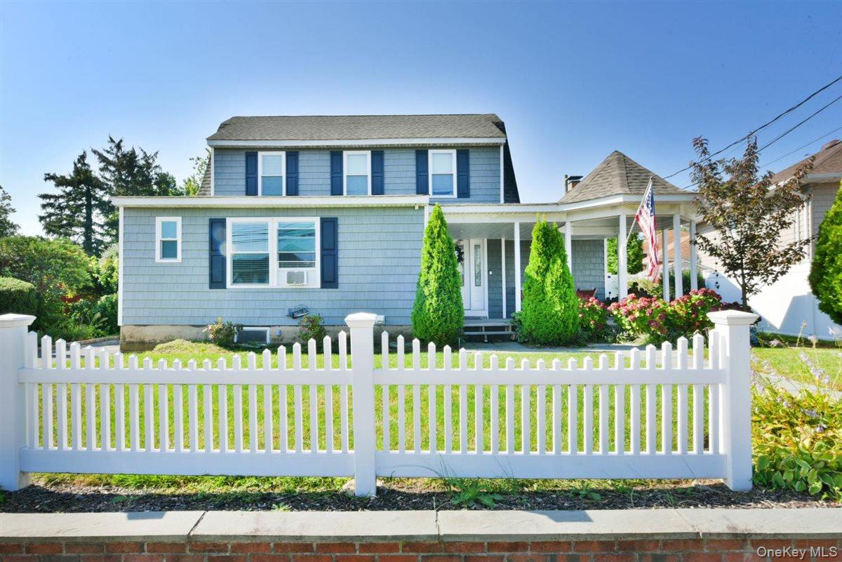 #1 photo, 3 Berryhill Lane, Bethpage , NY 11714