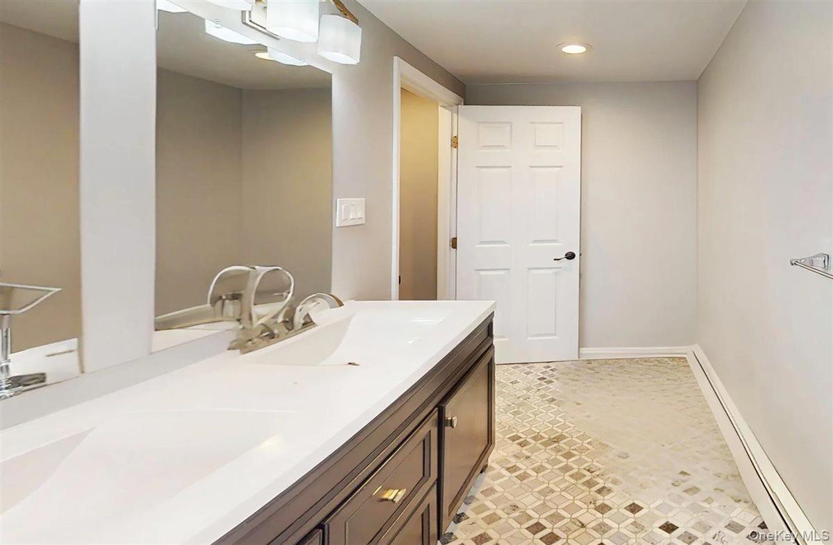 #18 photo, 3 Berryhill Lane, Bethpage , NY 11714