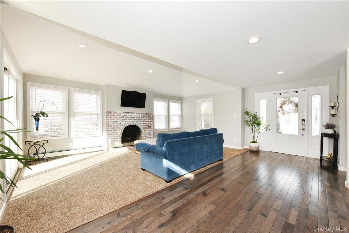 #4 photo, 3 Berryhill Lane, Bethpage , NY 11714