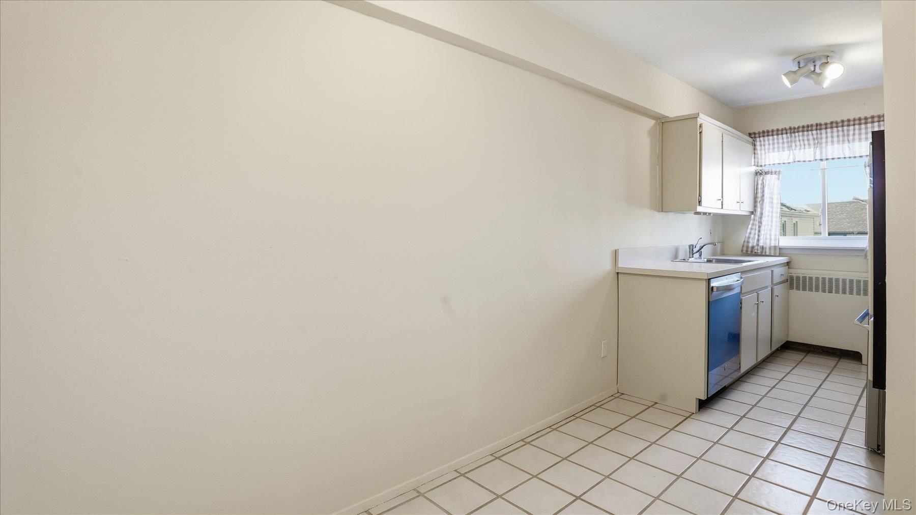 #12 photo, 200 Atlantic Avenue, Lynbrook , NY 11563