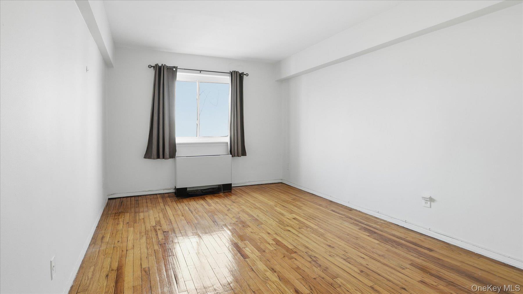 #14 photo, 200 Atlantic Avenue, Lynbrook , NY 11563