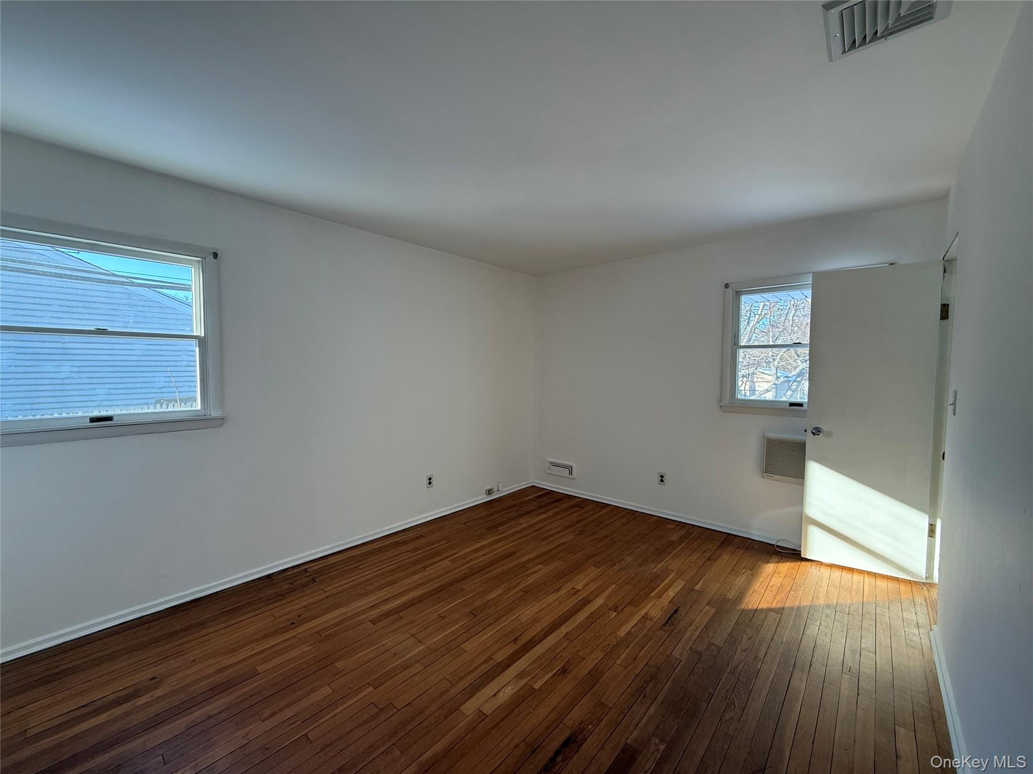 #10 photo, 9 Hayrick Lane, Commack , NY 11725