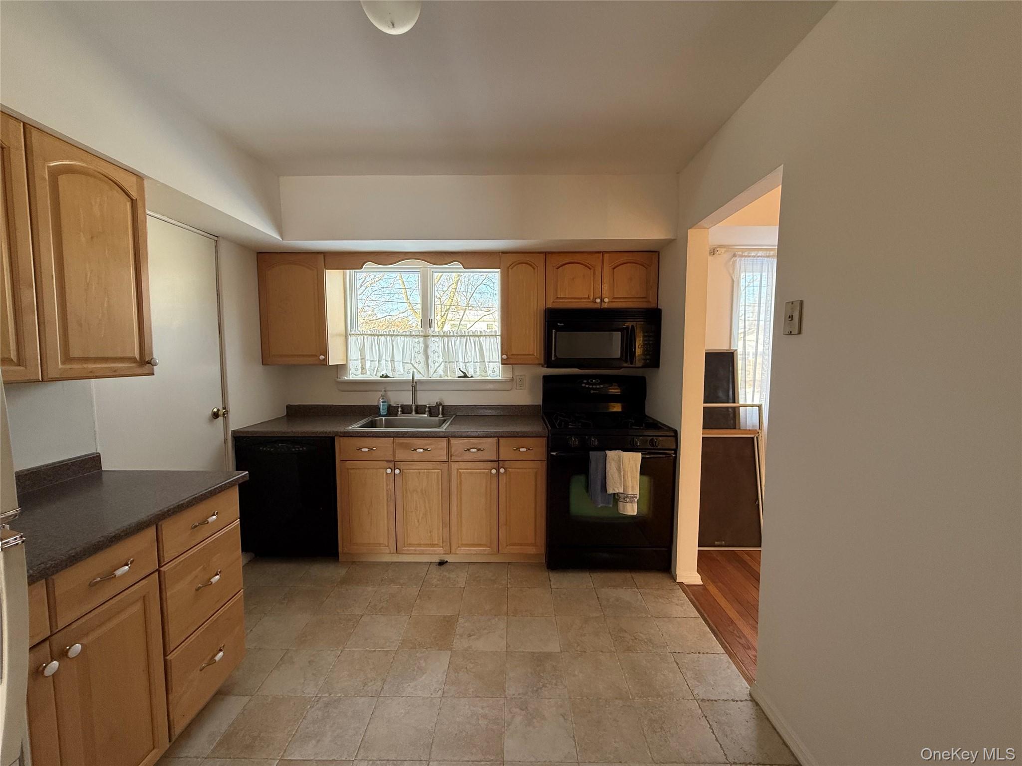 #12 photo, 9 Hayrick Lane, Commack , NY 11725