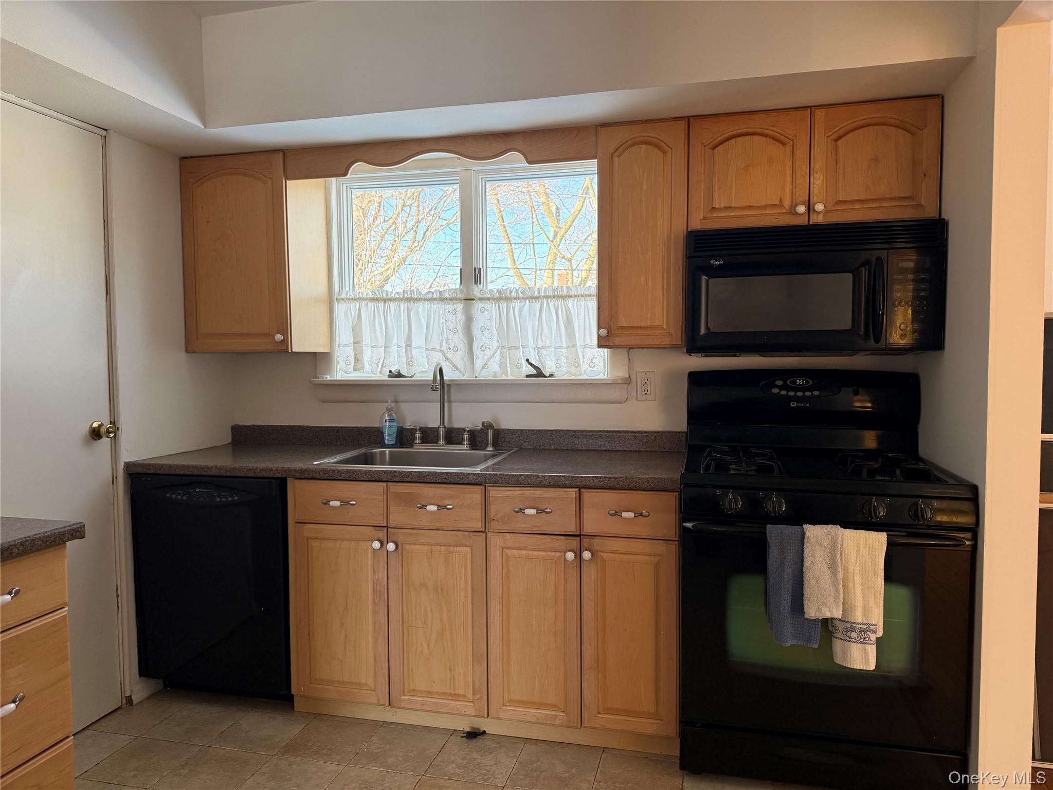 #13 photo, 9 Hayrick Lane, Commack , NY 11725