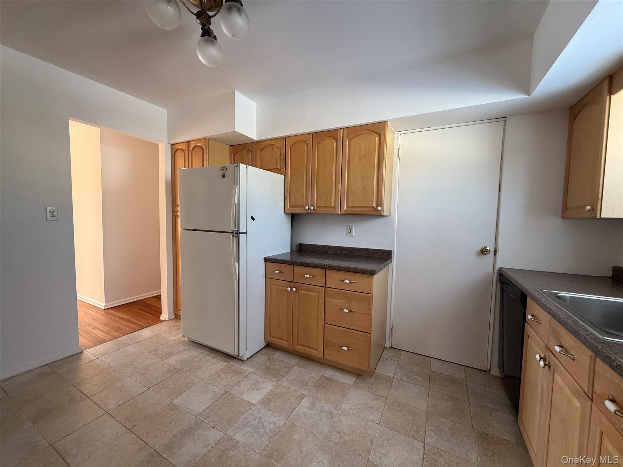 #14 photo, 9 Hayrick Lane, Commack , NY 11725