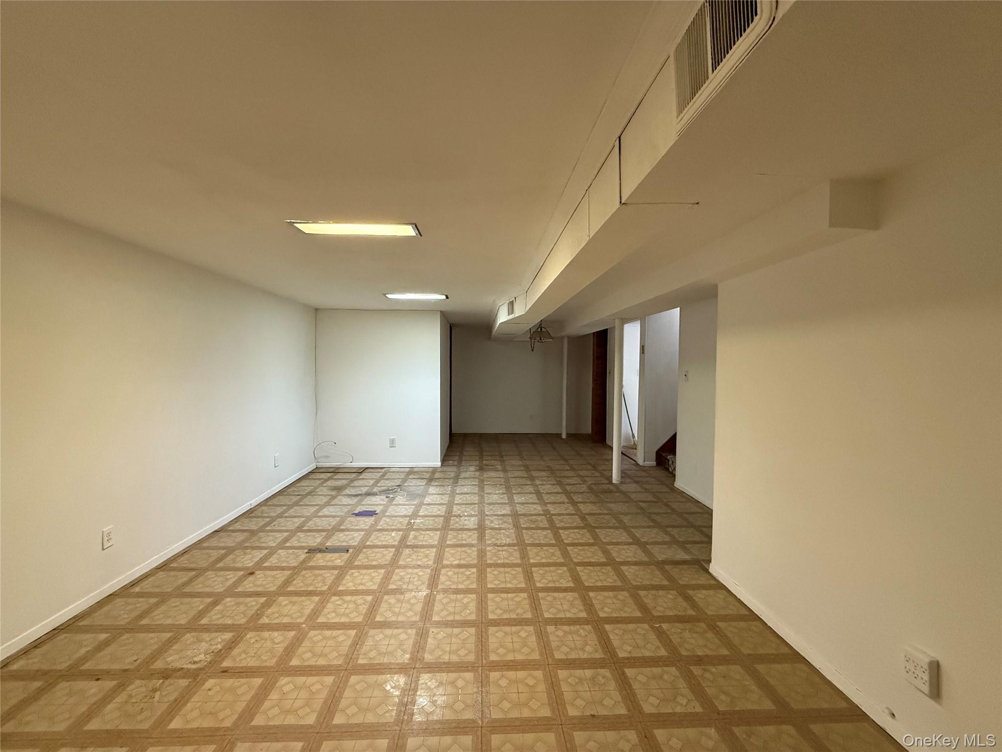 #18 photo, 9 Hayrick Lane, Commack , NY 11725