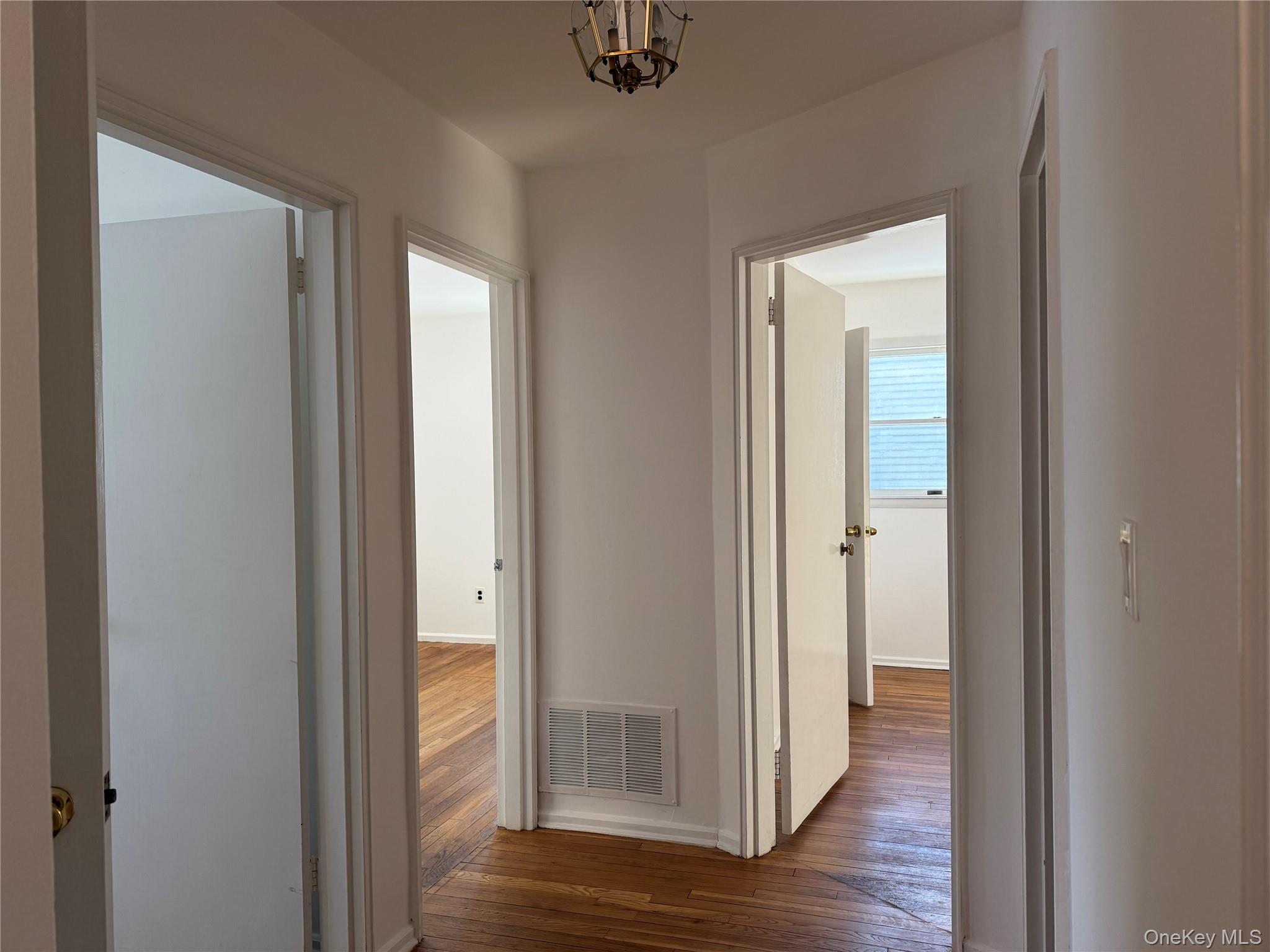 #6 photo, 9 Hayrick Lane, Commack , NY 11725