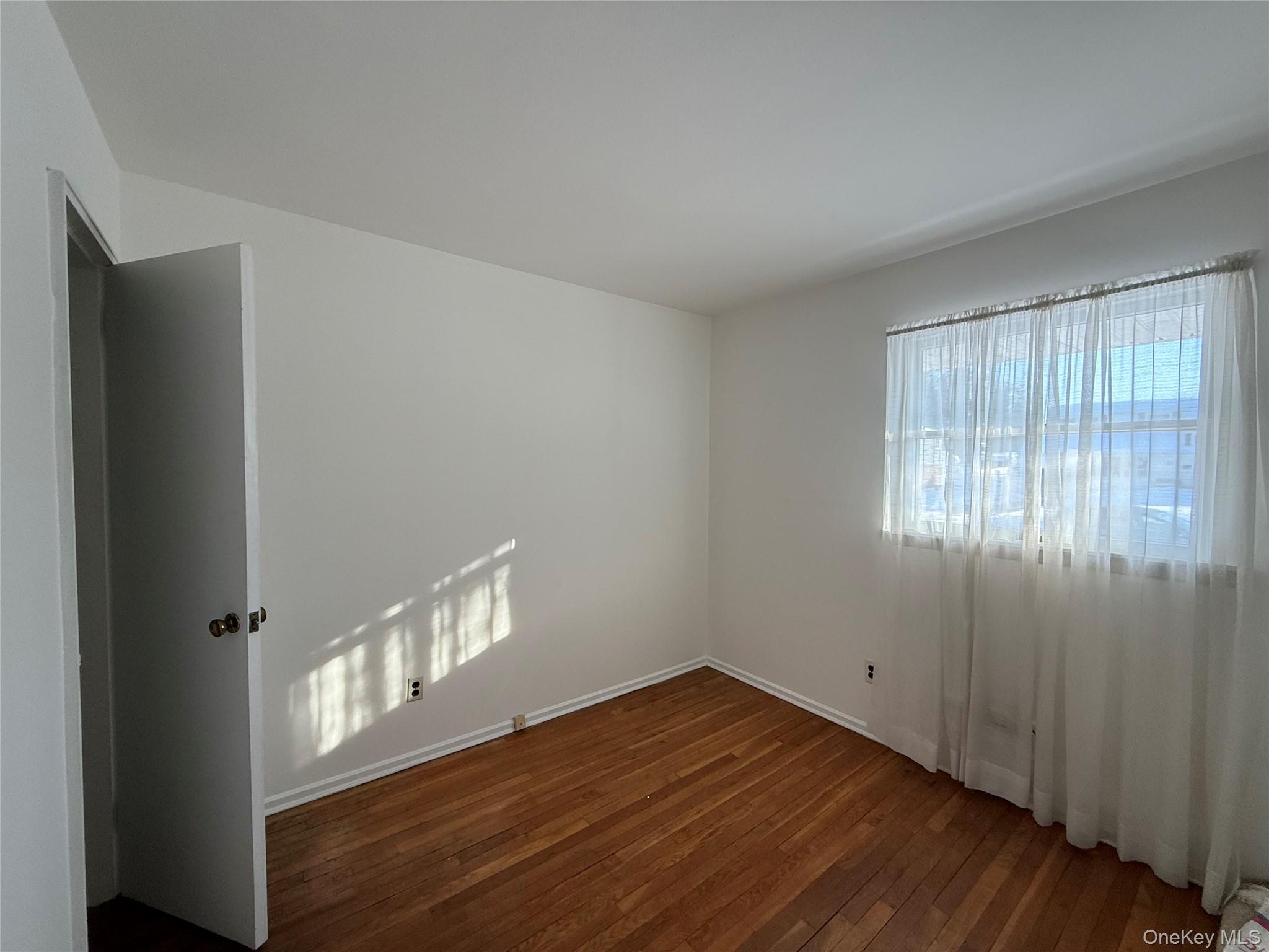 #8 photo, 9 Hayrick Lane, Commack , NY 11725