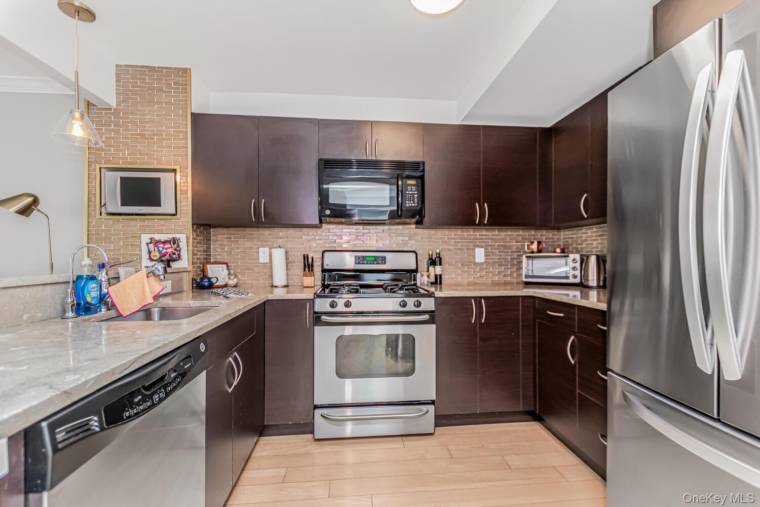 #4 photo, 1490 Outlook Avenue, Bronx , NY 10465