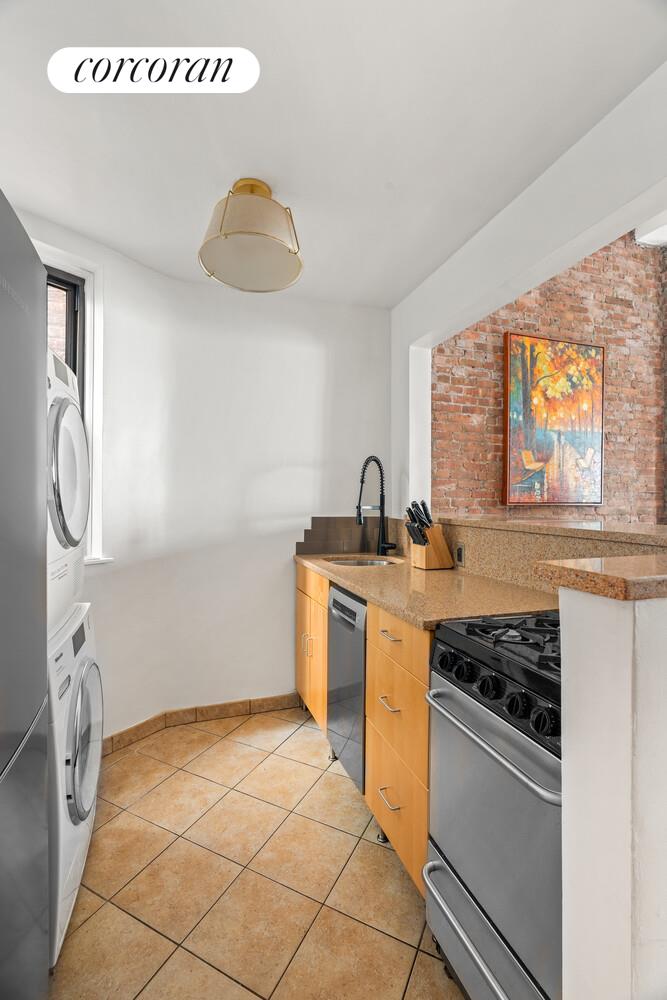 #5 photo, 46 W 65TH Street, Lincoln Square , NY 10023