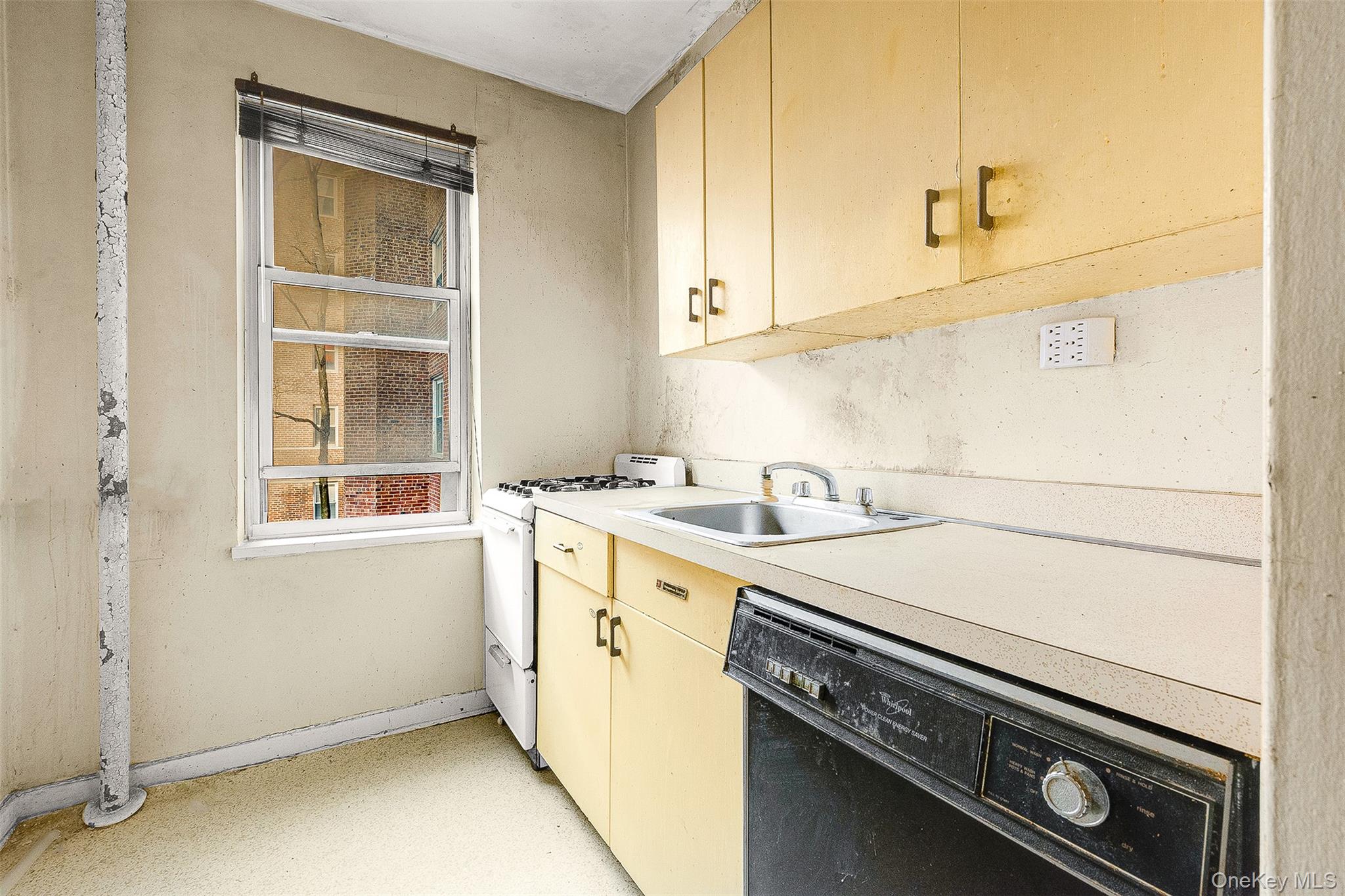 #6 photo, 67-66 108th Street, Forest Hills , NY 11375