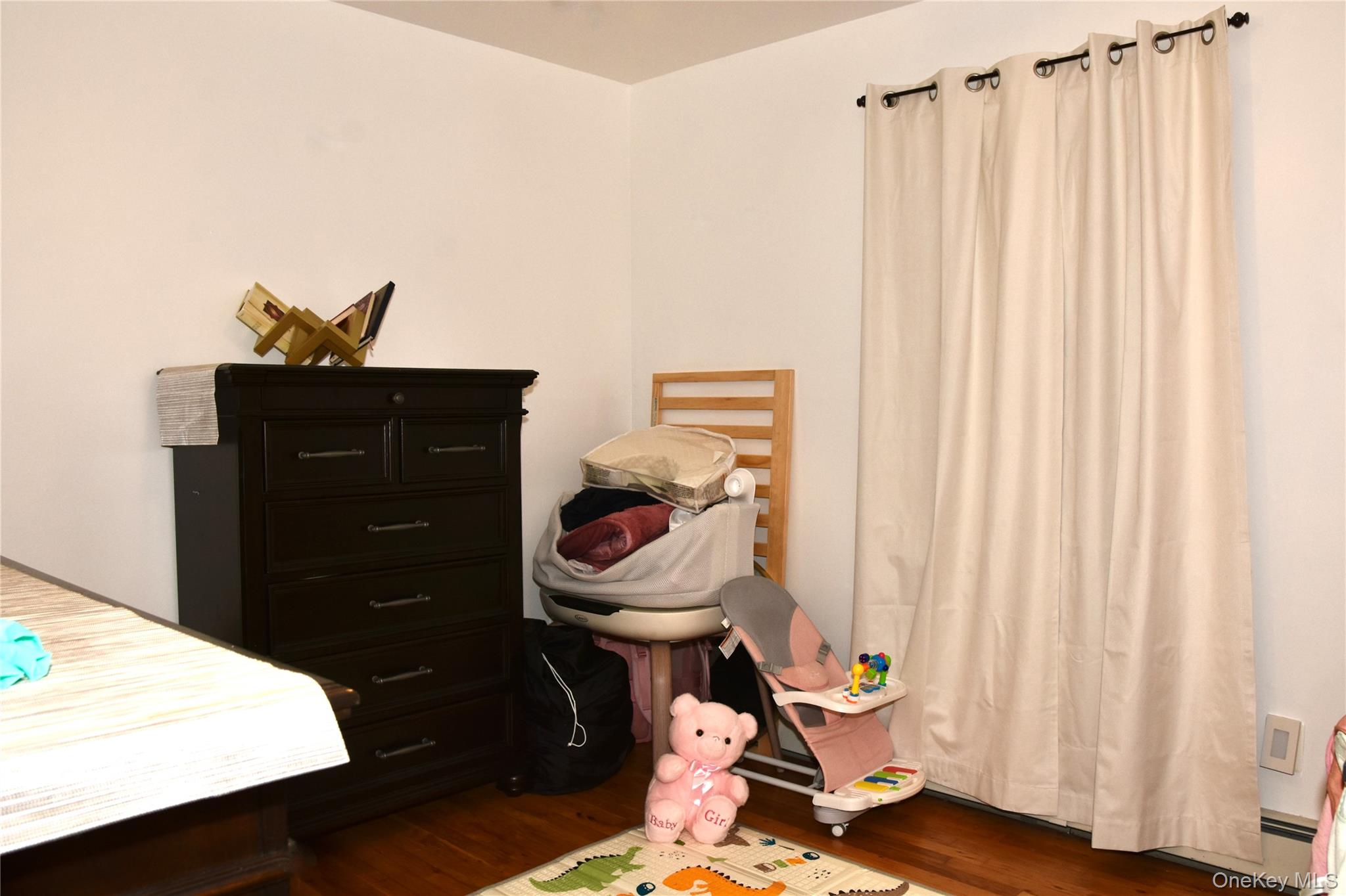 #8 photo, 242 Munro Boulevard, Valley Stream , NY 11581