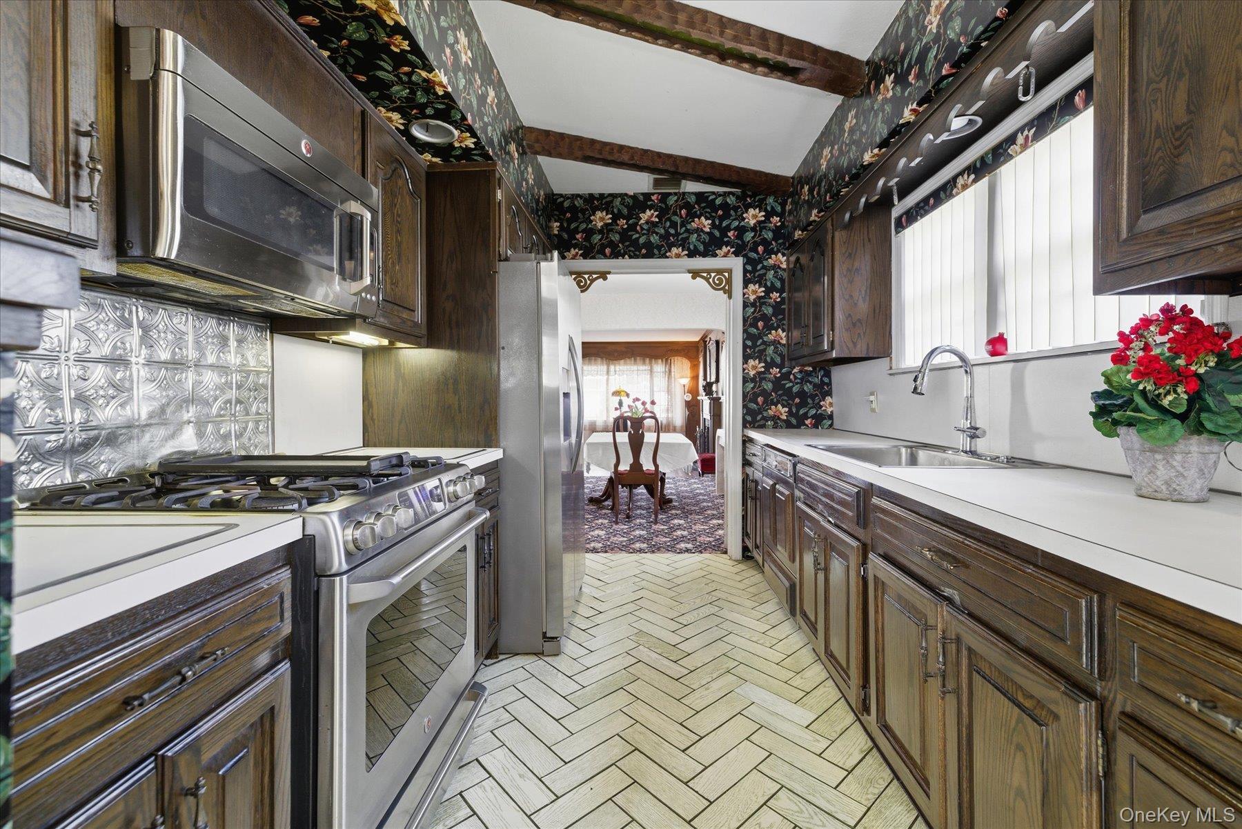 #13 photo, 360 Raymond Street, מחוז נסאו Rockville Centre , NY 11570