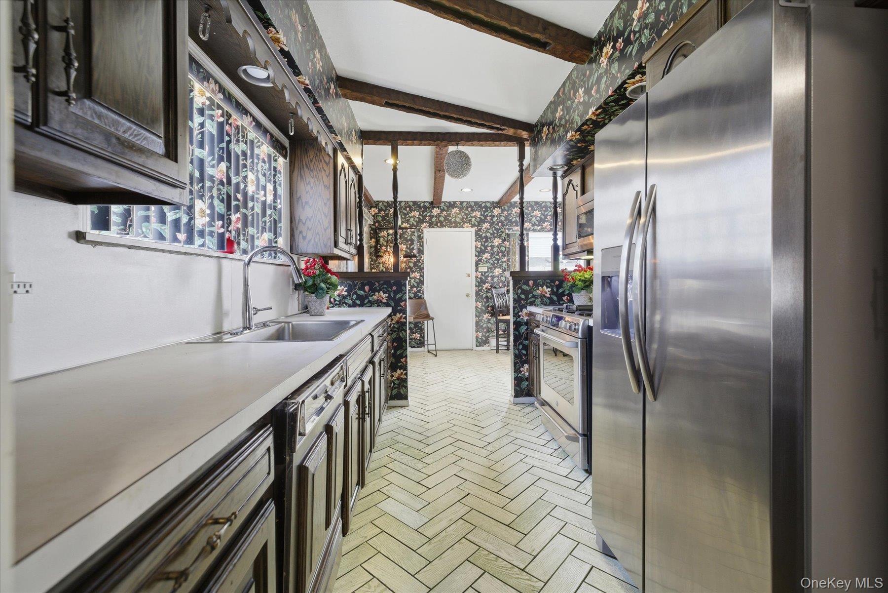 #14 photo, 360 Raymond Street, מחוז נסאו Rockville Centre , NY 11570