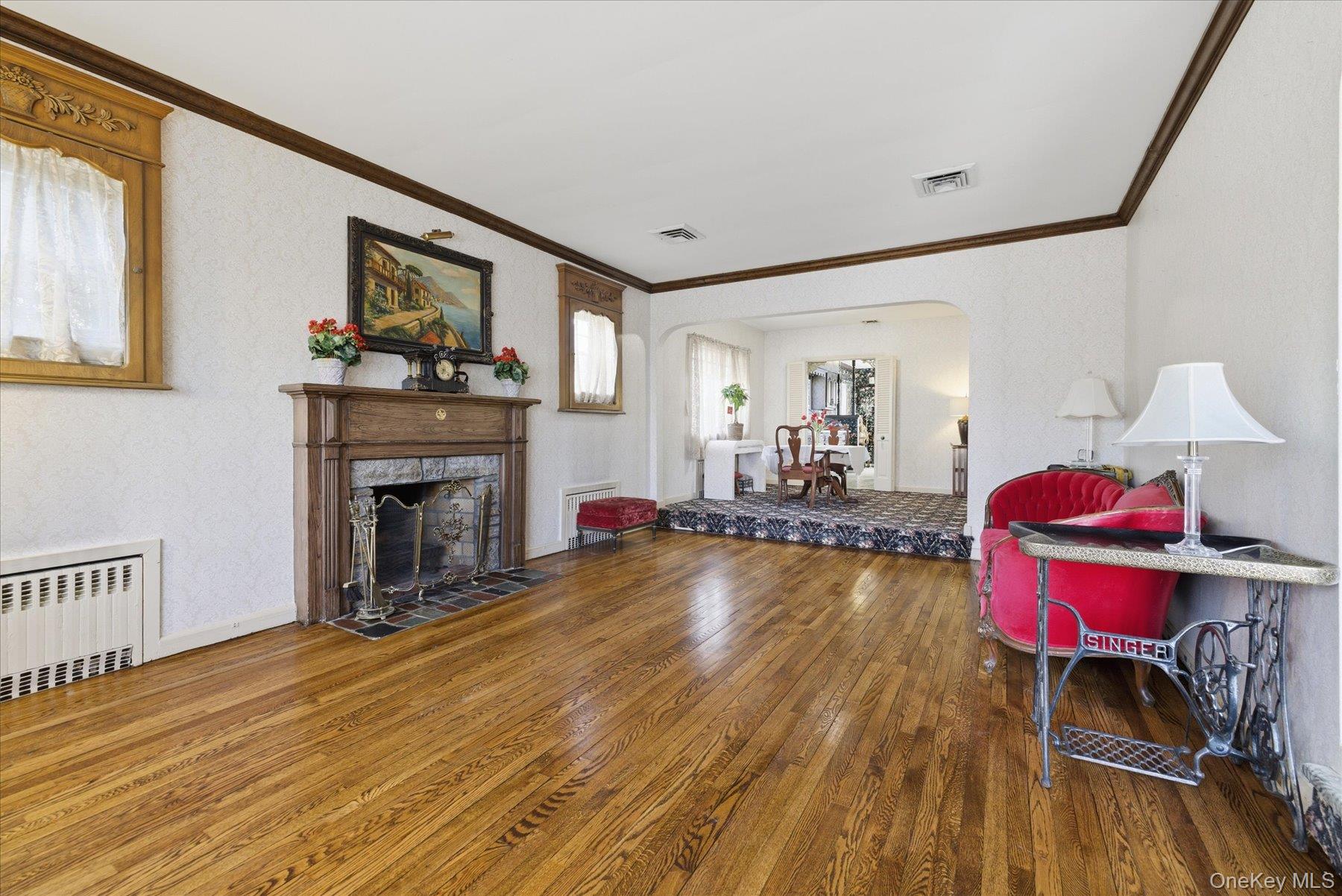 #6 photo, 360 Raymond Street, מחוז נסאו Rockville Centre , NY 11570