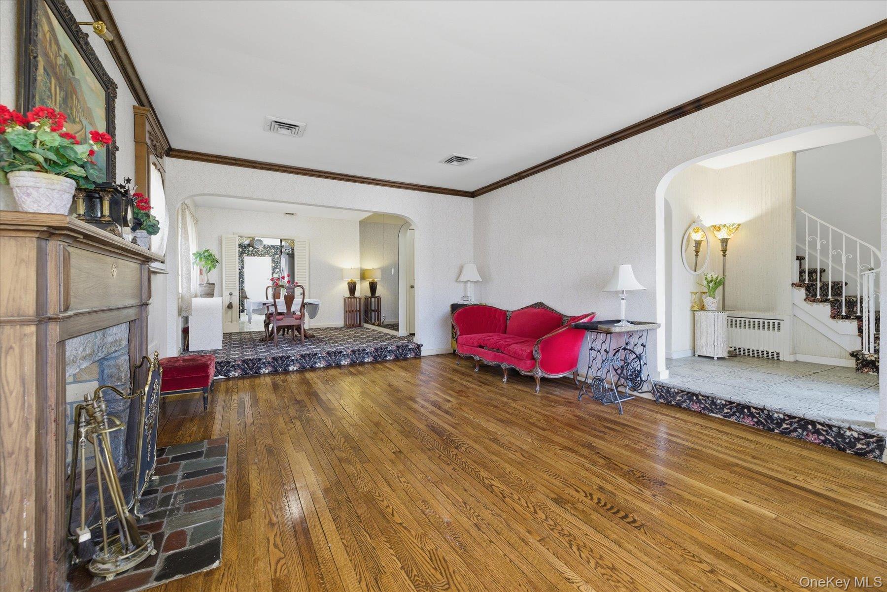 #7 photo, 360 Raymond Street, מחוז נסאו Rockville Centre , NY 11570