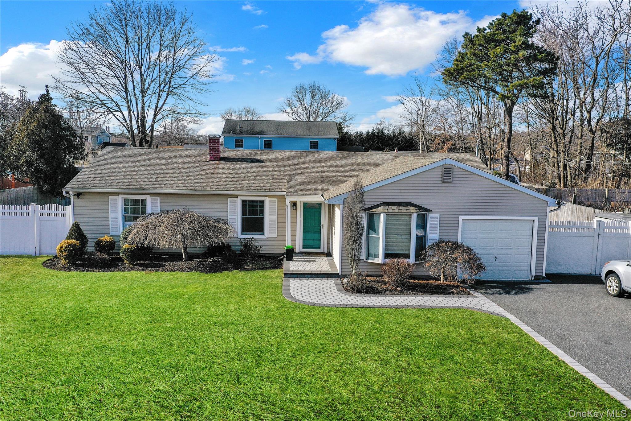 #1 photo, 92 Bellwood Avenue, South Setauket , NY 11720
