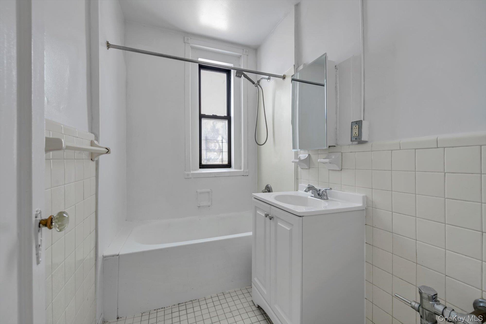 #12 photo, 72-34 Austin, Forest Hills , NY 11375