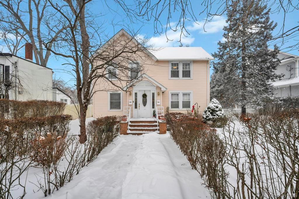 #1 photo, 147 Cleveland Avenue, Rockville Centre , NY 11570