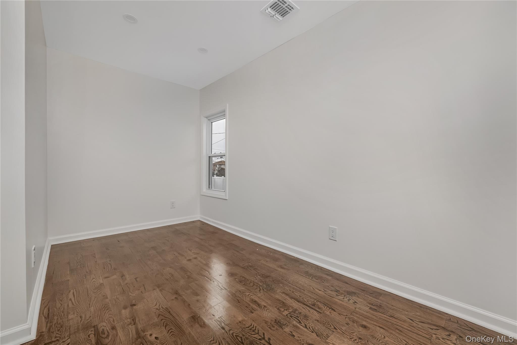 #12 photo, 1043 Delaware Avenue, Island Park , NY 11558