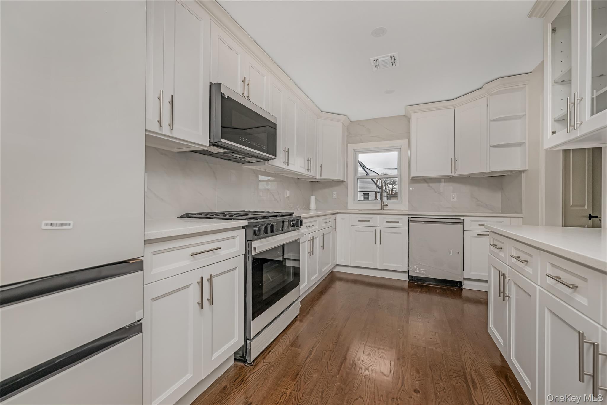 #6 photo, 1043 Delaware Avenue, Island Park , NY 11558