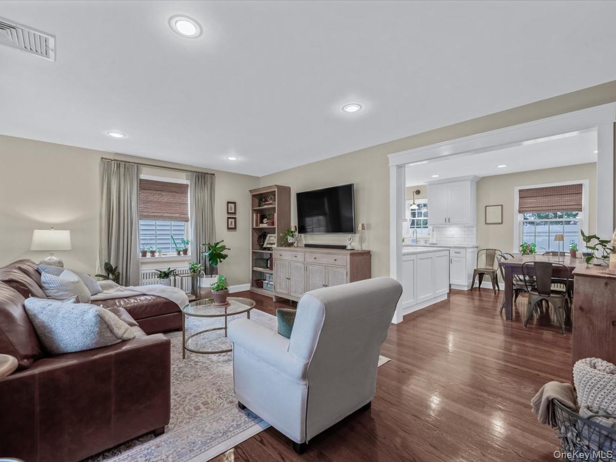 #5 photo, 1896 Russell Street, Bellmore , NY 11710