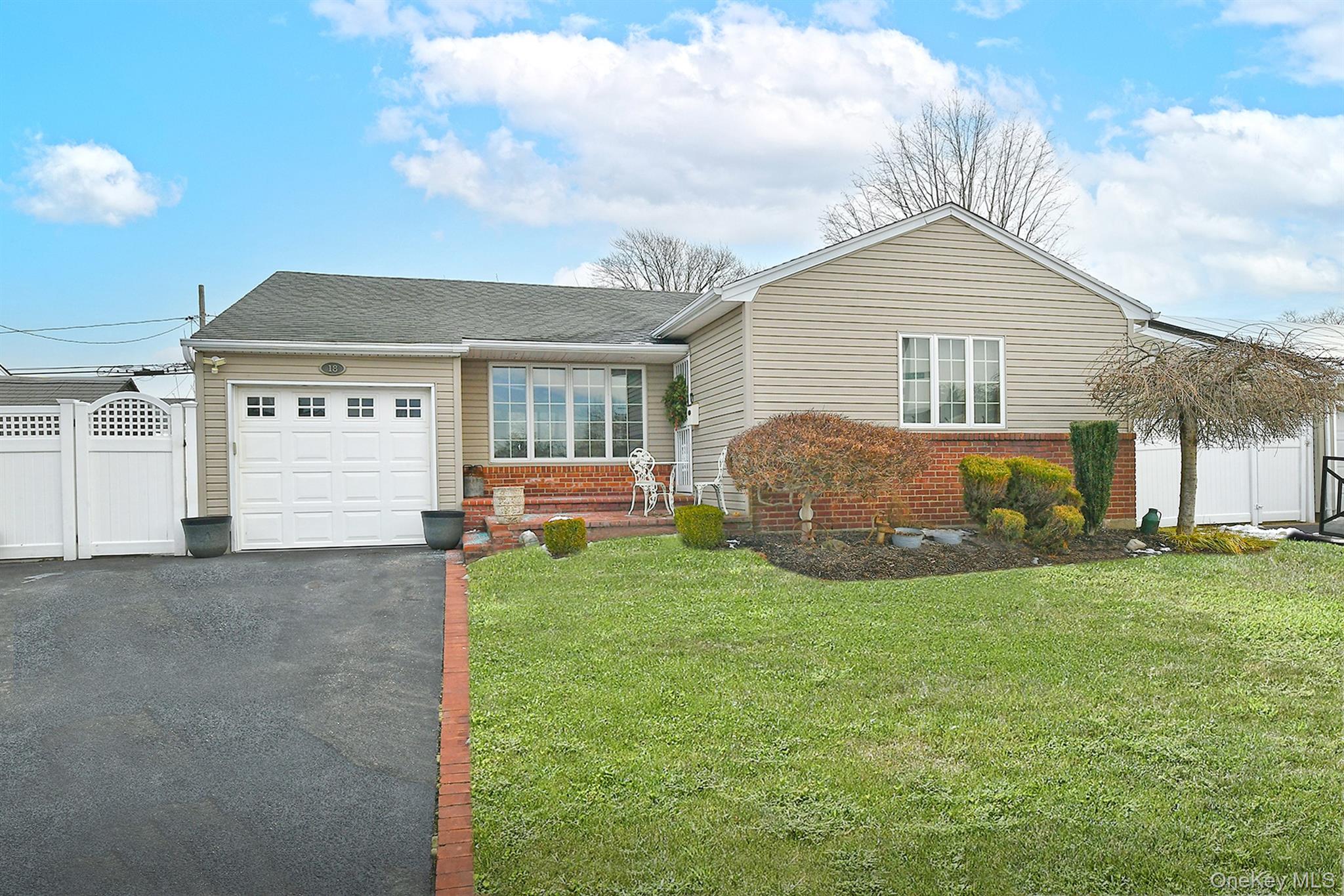 #1 photo, 18 Vassar Lane, Hicksville , NY 11801