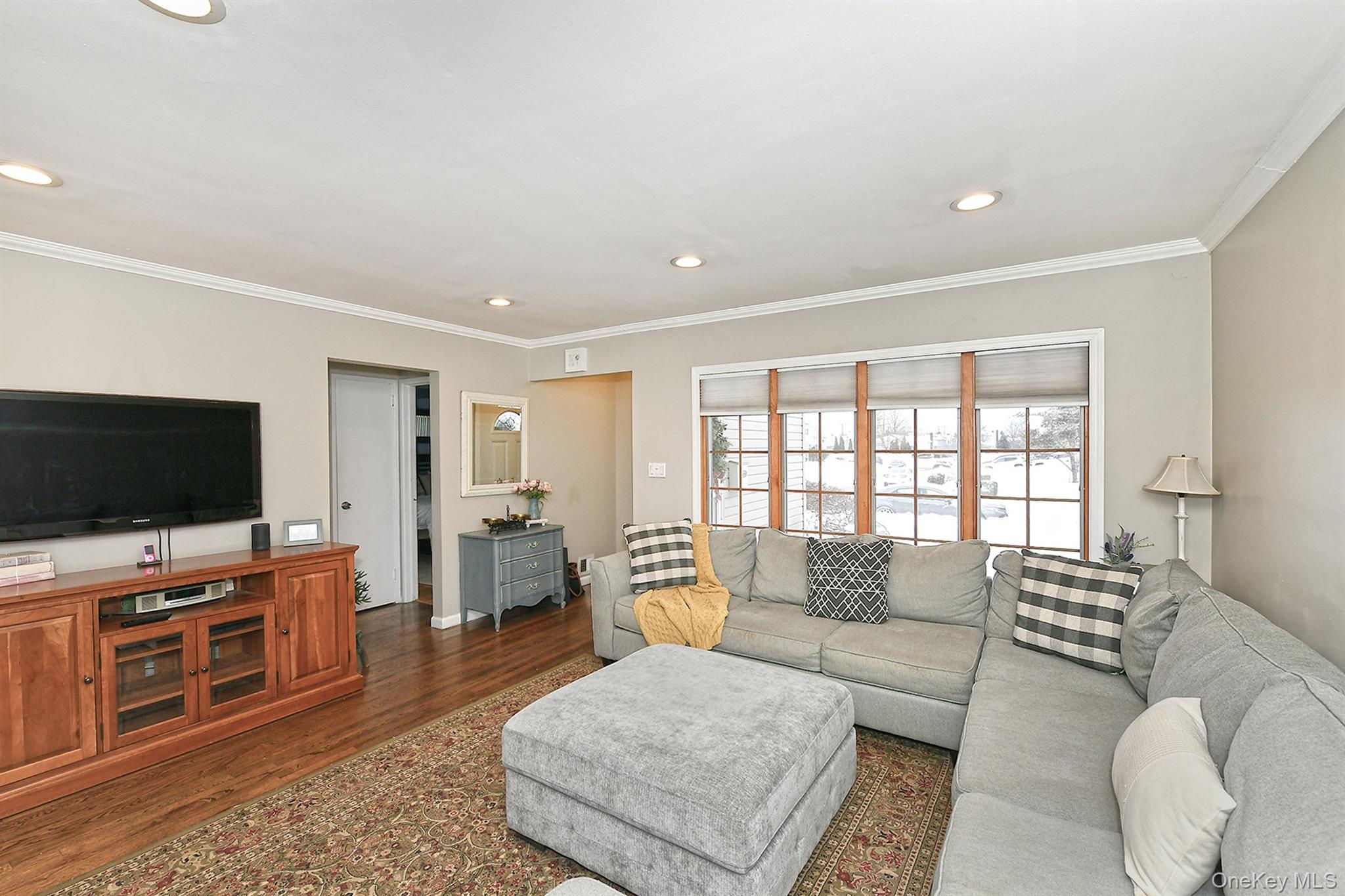 #10 photo, 18 Vassar Lane, Hicksville , NY 11801