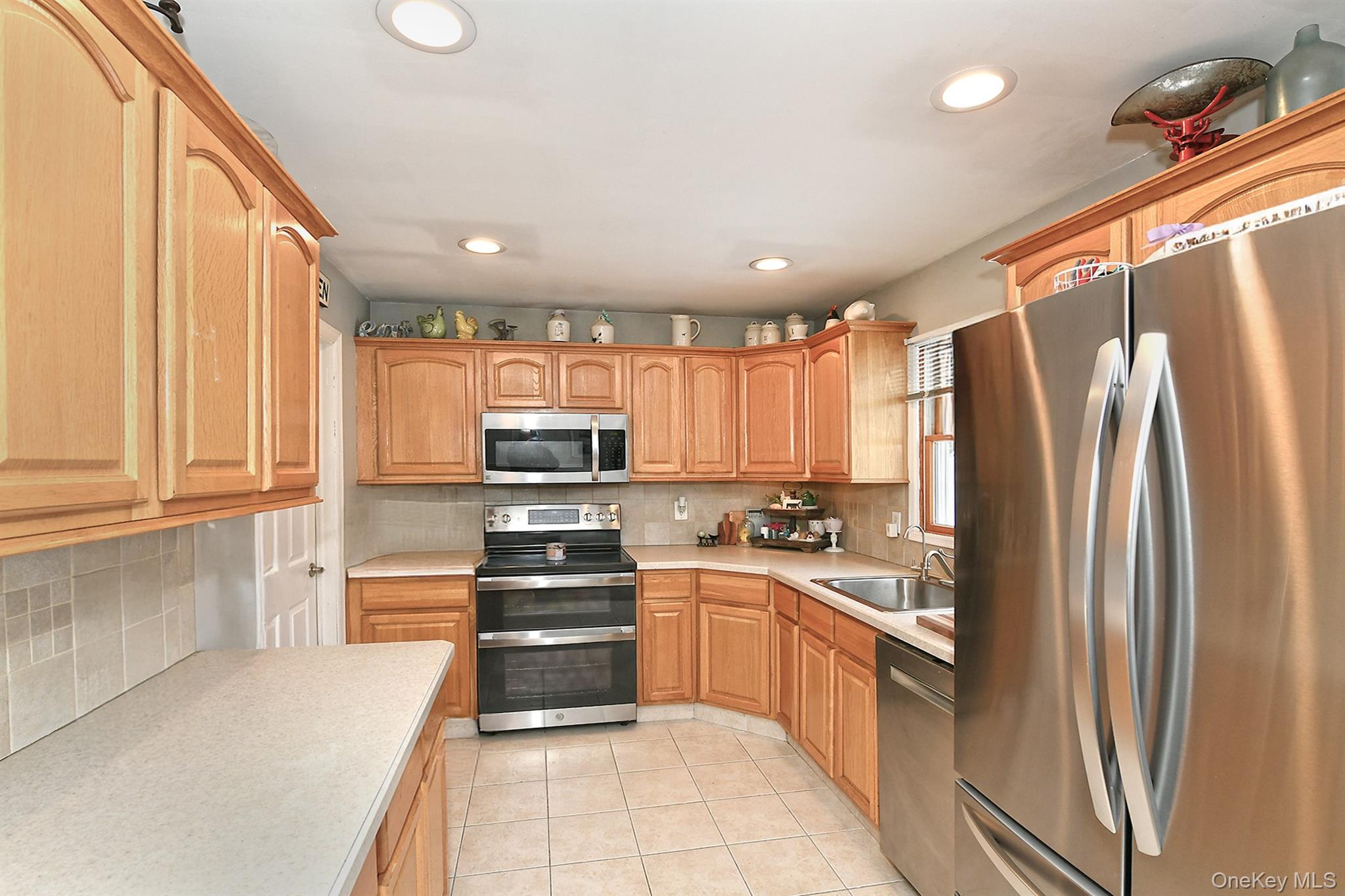 #13 photo, 18 Vassar Lane, Hicksville , NY 11801