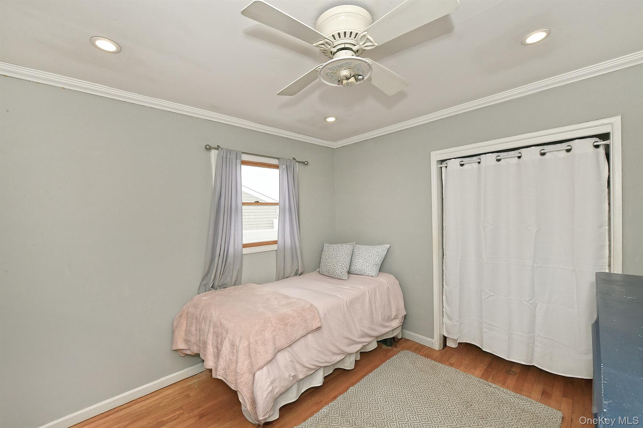 #17 photo, 18 Vassar Lane, Hicksville , NY 11801