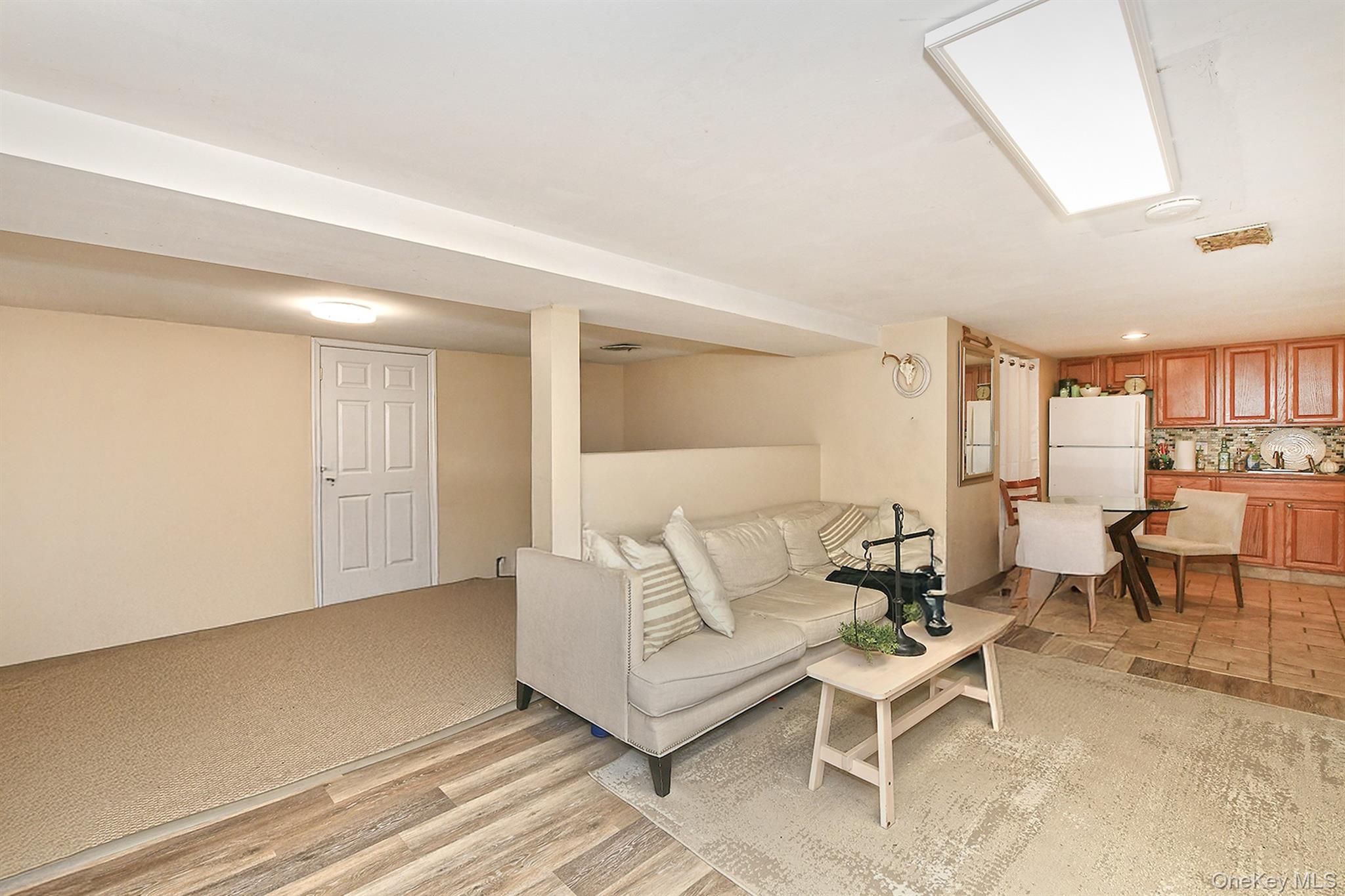 #20 photo, 18 Vassar Lane, Hicksville , NY 11801