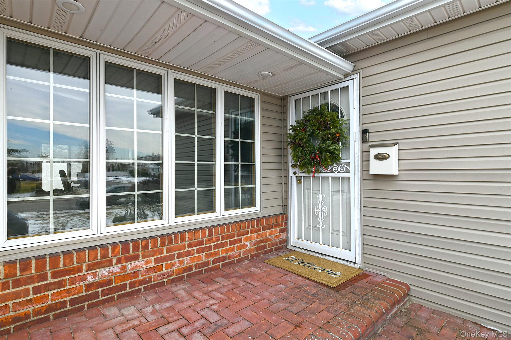 #3 photo, 18 Vassar Lane, Hicksville , NY 11801