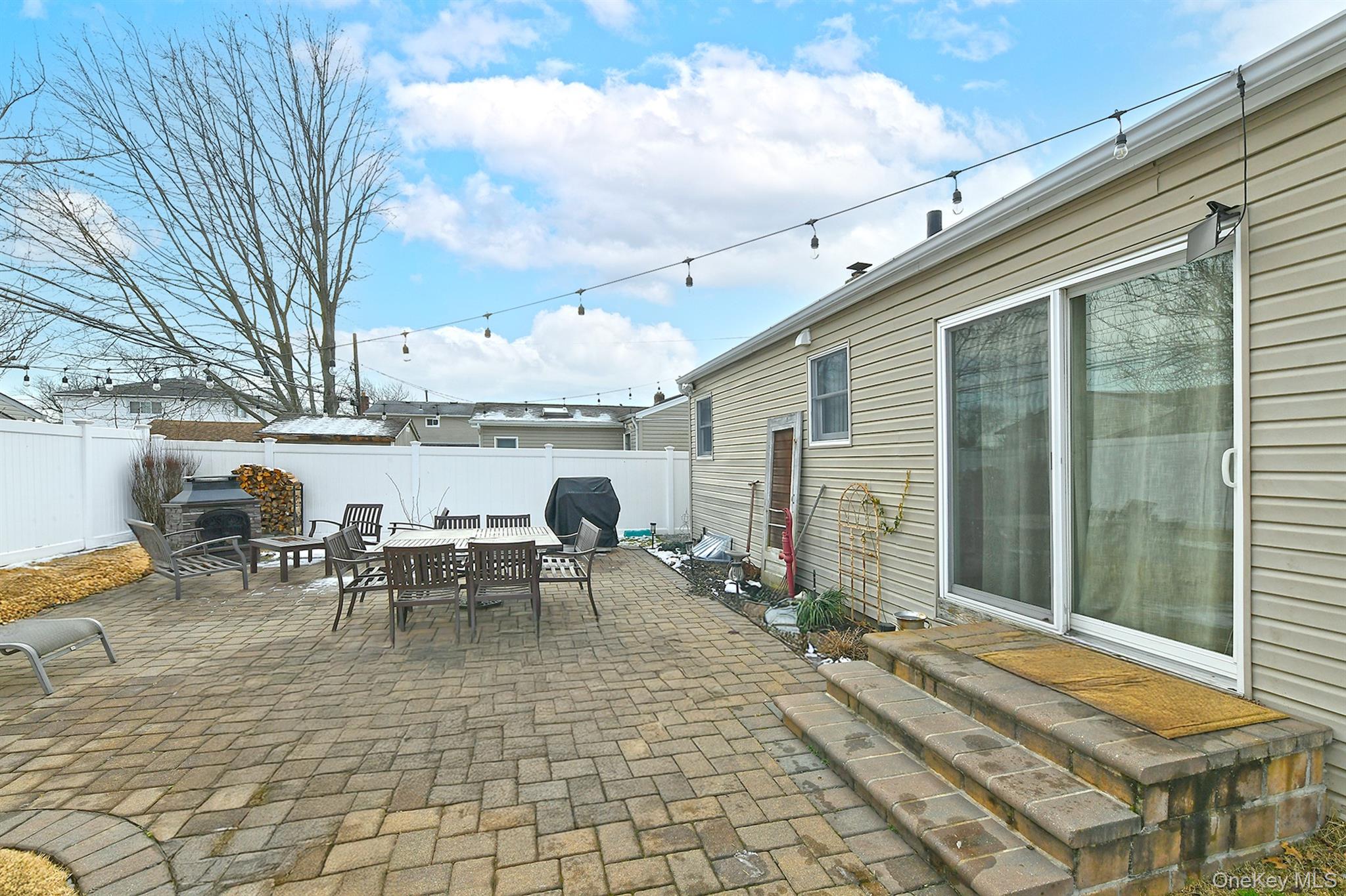 #4 photo, 18 Vassar Lane, Hicksville , NY 11801