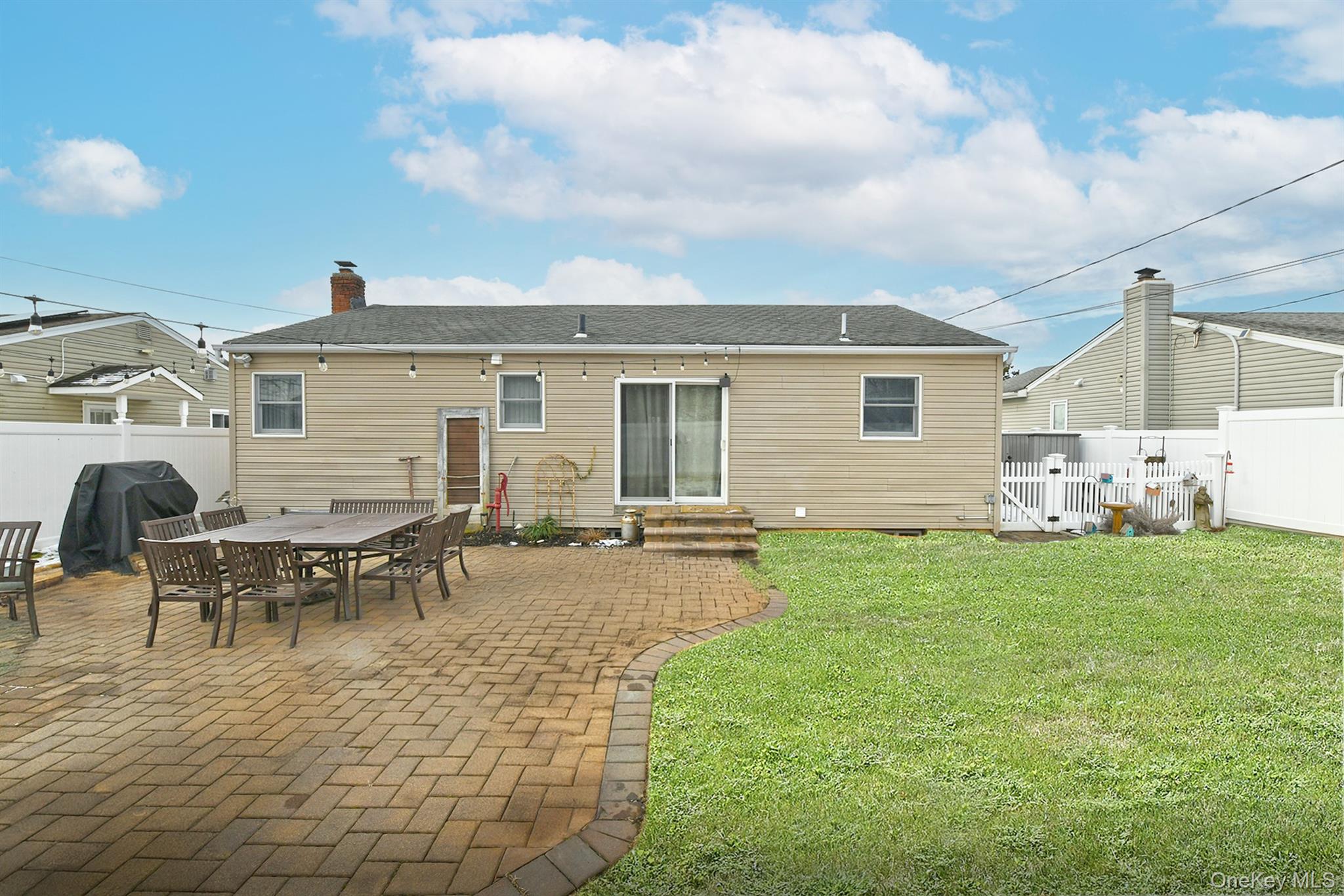 #6 photo, 18 Vassar Lane, Hicksville , NY 11801