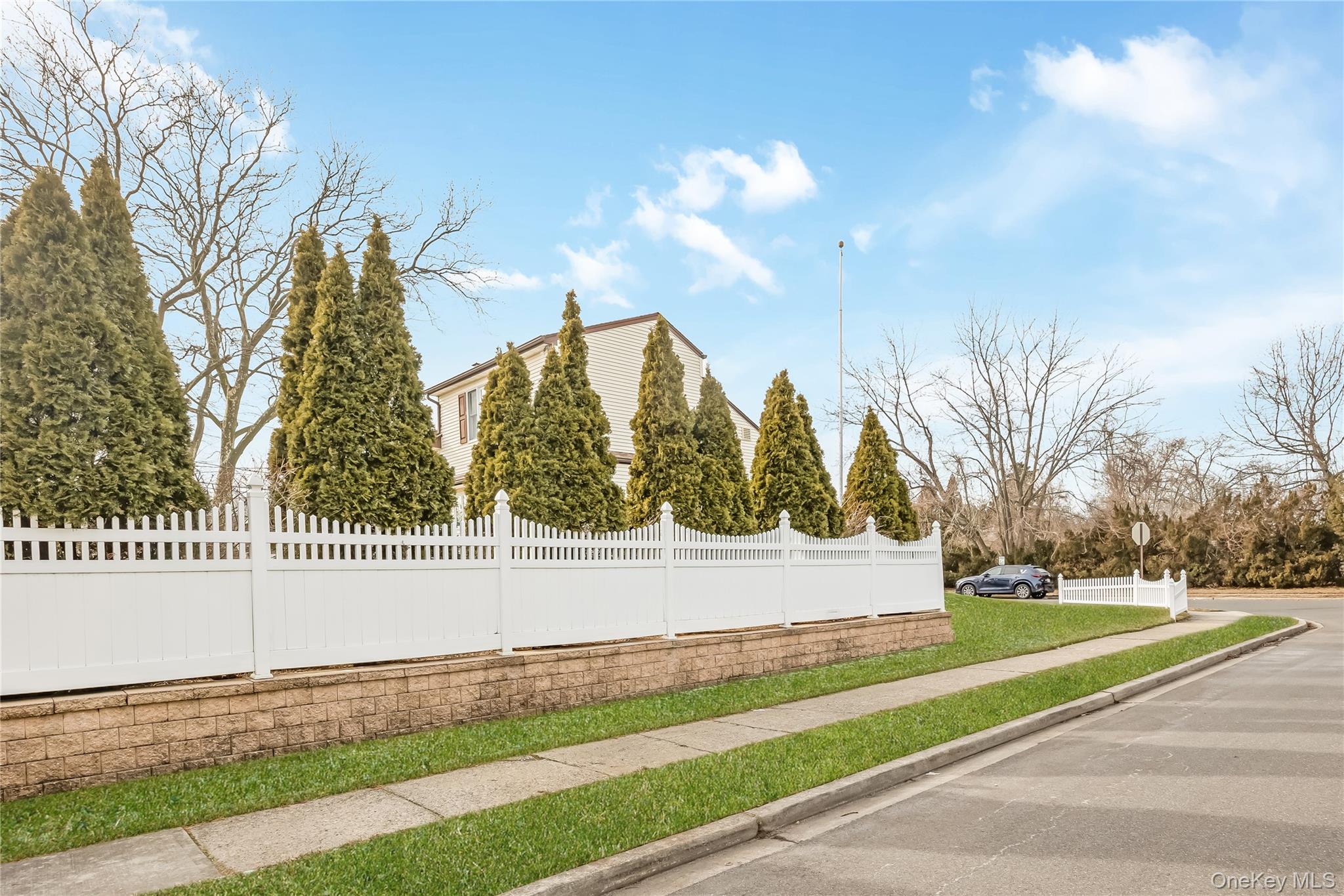 #3 photo, 49 Amherst Drive, 롱 아일랜드 Massapequa , NY 11758