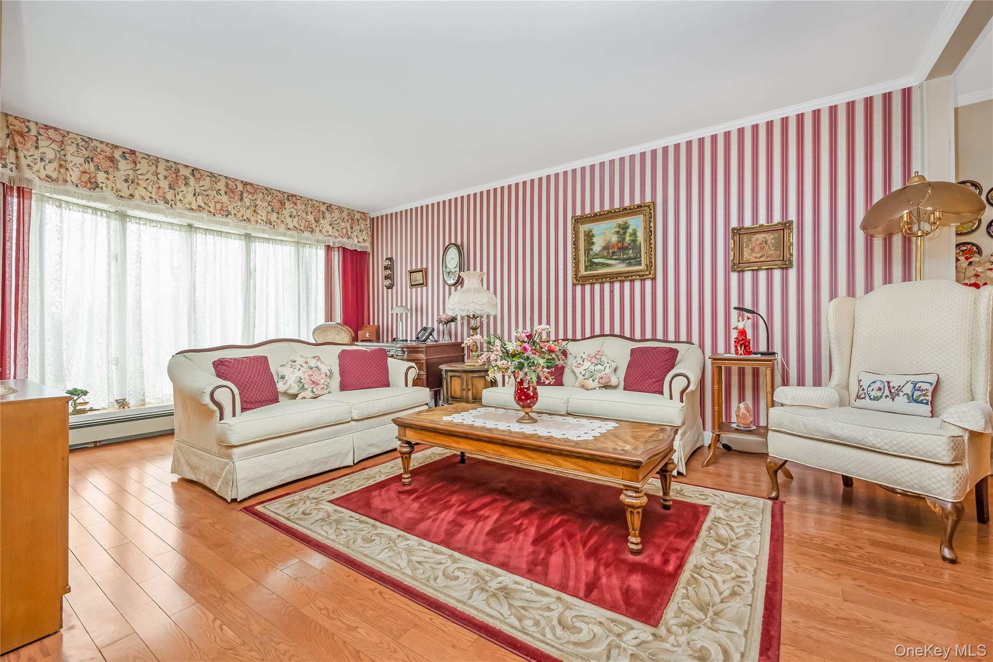 #4 photo, 49 Amherst Drive, 롱 아일랜드 Massapequa , NY 11758