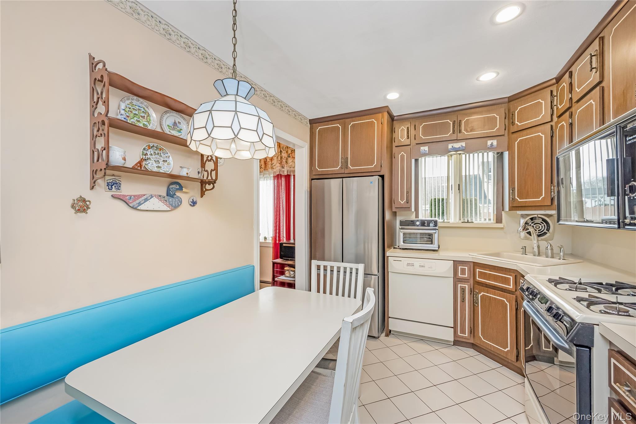 #9 photo, 49 Amherst Drive, 롱 아일랜드 Massapequa , NY 11758