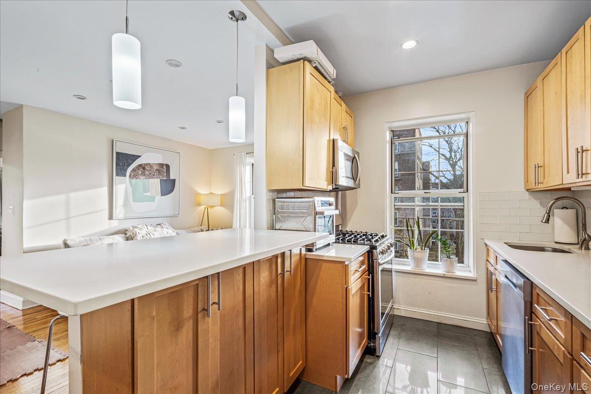 #5 photo, 30-47 Hobart Street, Woodside , NY 11377