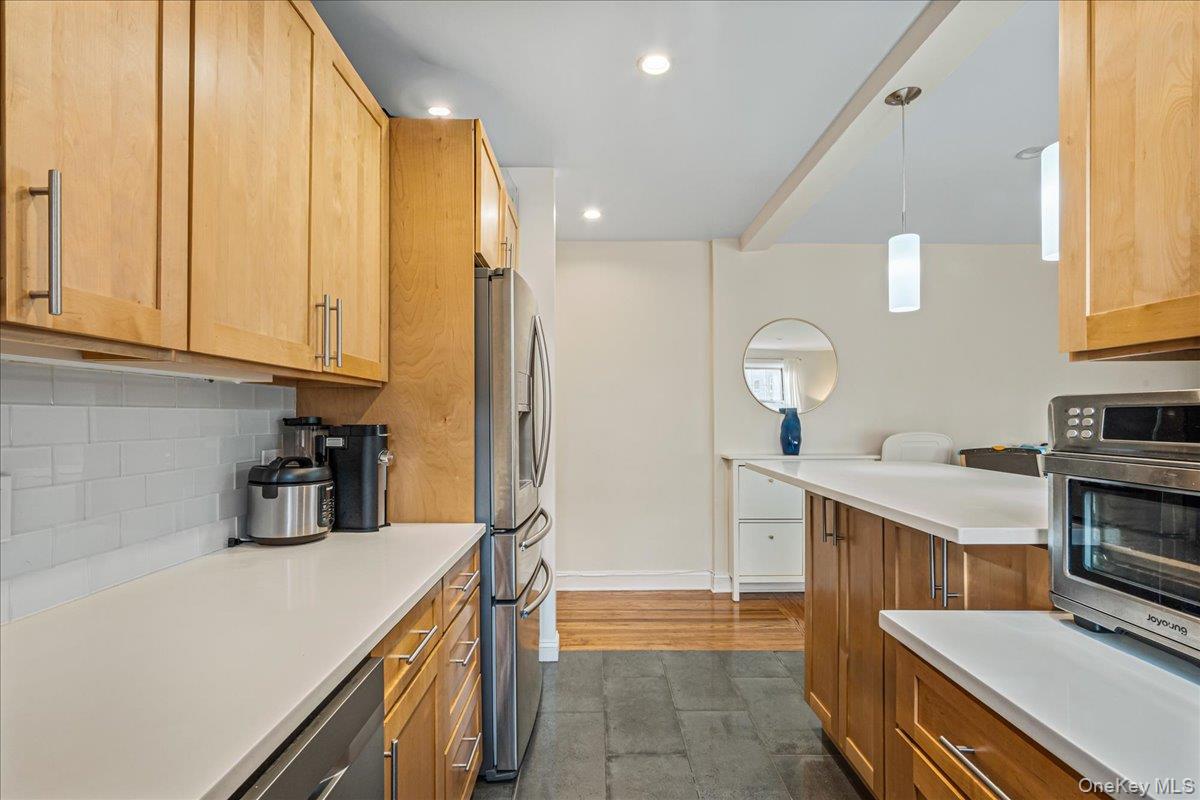 #6 photo, 30-47 Hobart Street, Woodside , NY 11377