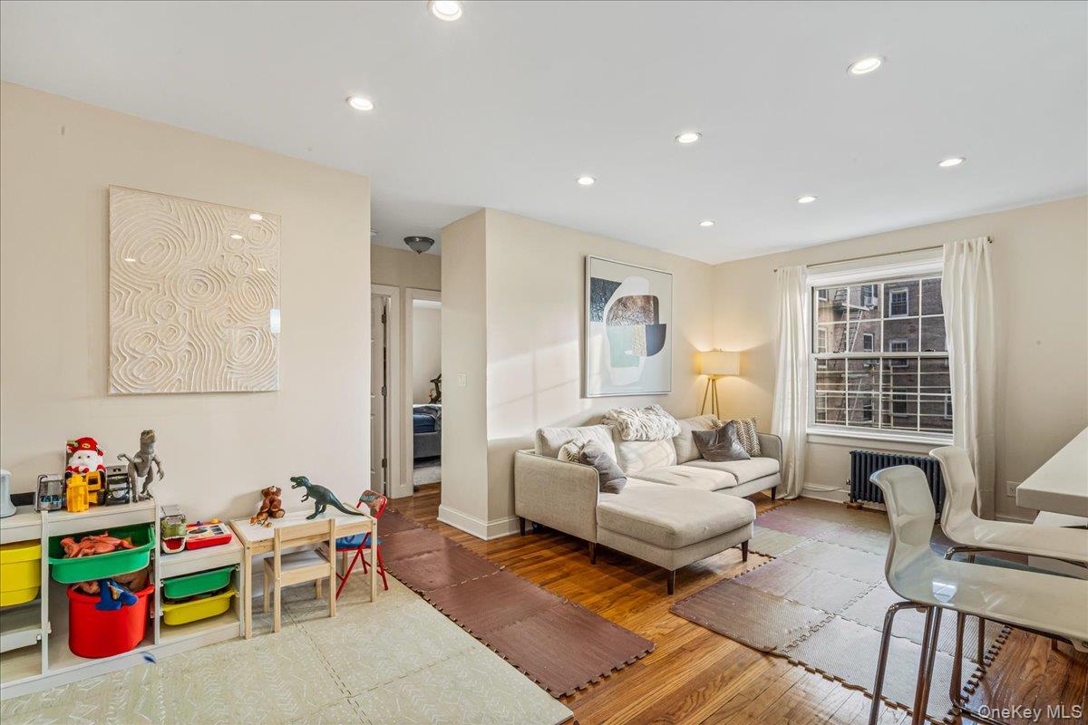 #7 photo, 30-47 Hobart Street, Woodside , NY 11377