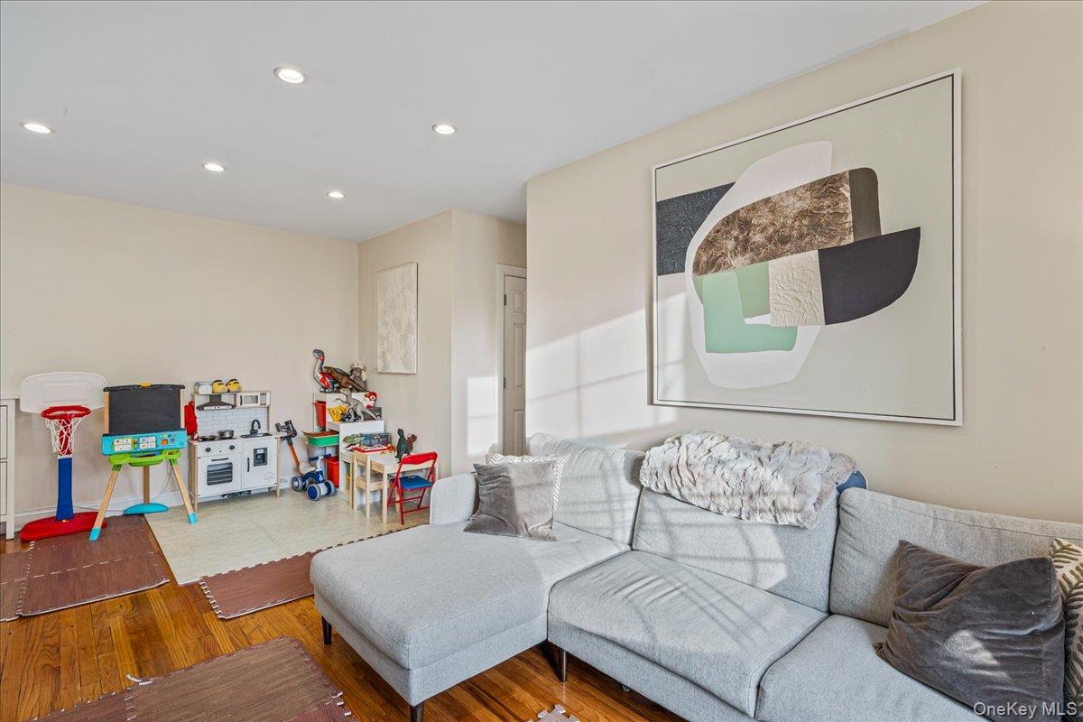 #8 photo, 30-47 Hobart Street, Woodside , NY 11377