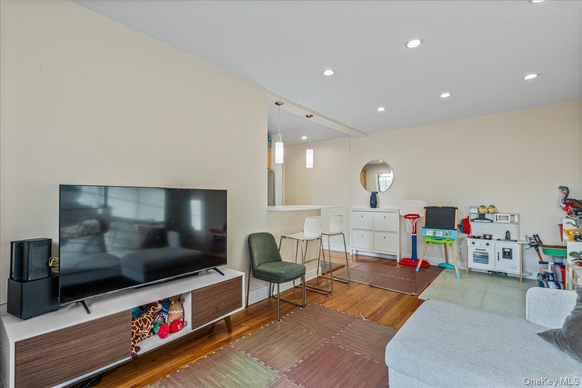 #9 photo, 30-47 Hobart Street, Woodside , NY 11377